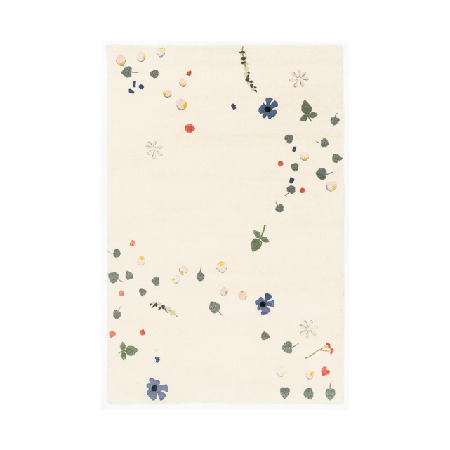 This rug is a hand-knotted Platinum Indo Nepal, one of our finest rugs. A hand-knotted base in one-color-wool with flower petals in a Tencel™-mix where some of them have an elevated pile to enhance the feeling of real flowers.
