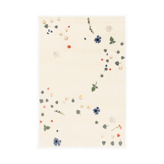 This rug is a hand-knotted Platinum Indo Nepal, one of our finest rugs. A hand-knotted base in one-color-wool with flower petals in a Tencel™-mix where some of them have an elevated pile to enhance the feeling of real flowers.