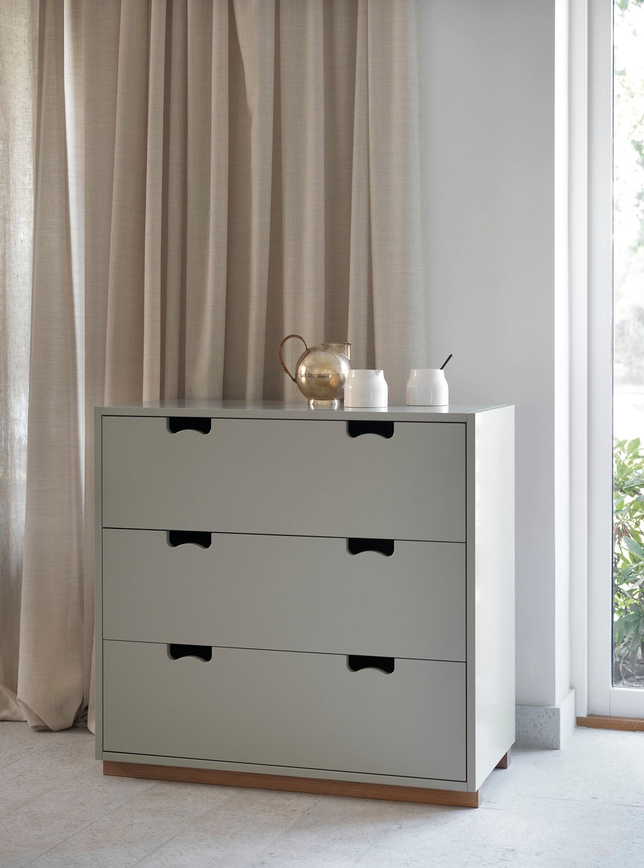 Designed by Thomas Sandell and Jonas Bohlin 1994. The classic Snow Drawer A3 has 3 soft-closing drawers.