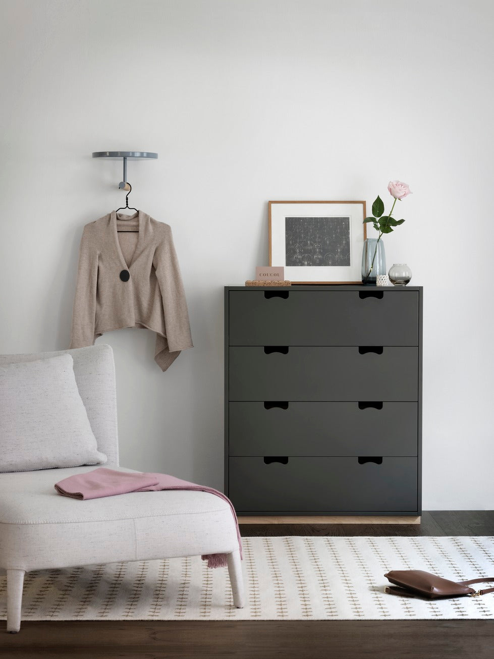 Designed by Pia Wallén 2017. The Stitch rug is a Dhurrie in 100 % Wool.