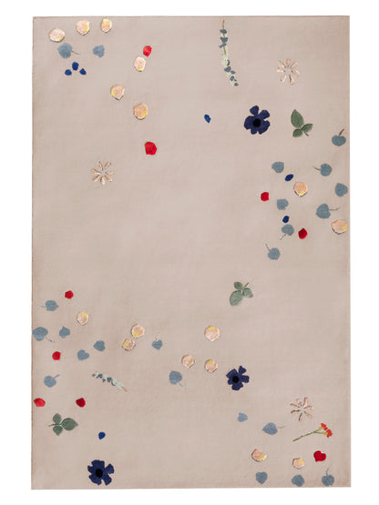 This rug is a hand-knotted Platinum Indo Nepal, one of our finest rugs. A hand-knotted base in one-color-wool with flower petals in a Tencel™-mix where some of them have an elevated pile to enhance the feeling of real flowers. 