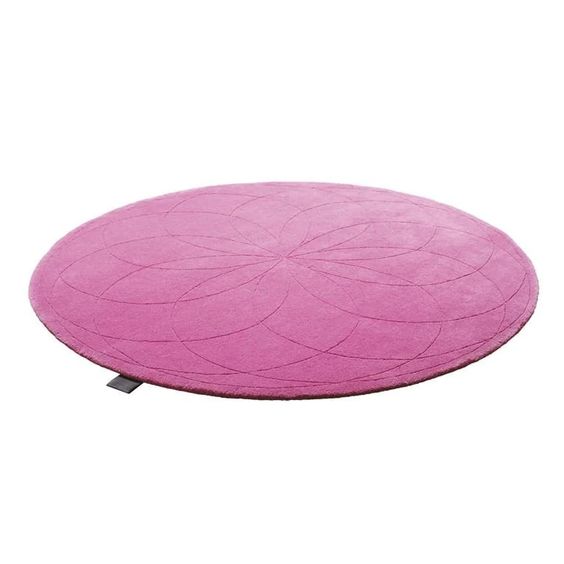 Designed by Broberg and Ridderstråle 2008. Round hand-tufted rug with a hand-cut pattern.