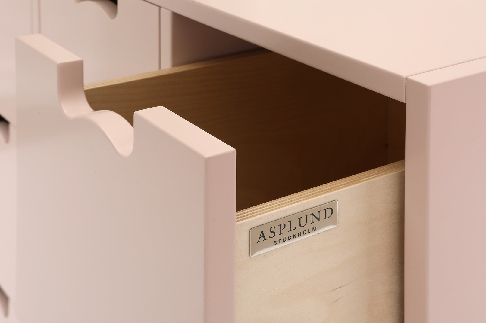 Designed by Thomas Sandell and Jonas Bohlin 1994.  The classic Snow Drawer B2 has 6 soft-closing drawers.