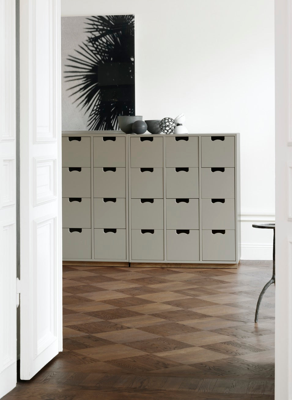 Designed by Thomas Sandell and Jonas Bohlin 1994.   The classic Snow Drawer B has 12 soft-closing drawers.